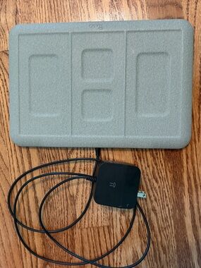 Halo wireless Charging Pad with Black Power Adapter